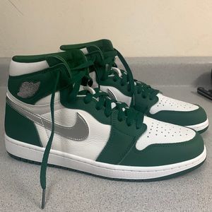 Air Jordan 1 Retro High OG size 11 with box gorge green/sliver
